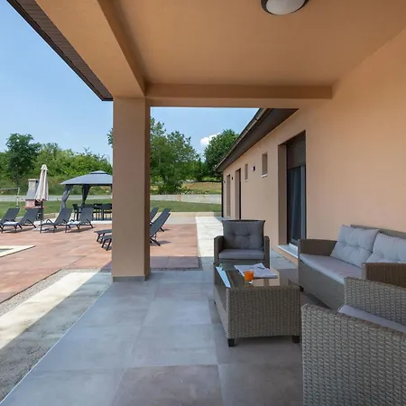 Ferienvilla 'villa Xenia By Interhome لابين